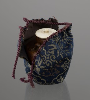 Tea canister chaire of the mimitsuki type. Brown container with two handles and a lid in a navy