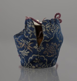 Tea canister chaire of the mimitsuki type. Brown container with two handles and a lid in a navy