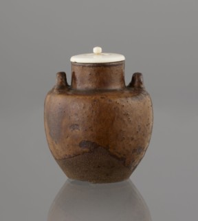 Tea canister chaire of the mimitsuki type, Seto. Japanese, Edo 1603–1868 / Meiji 1868–1912, 19th
