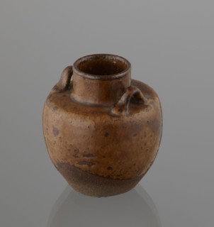 Tea canister chaire of the mimitsuki type. Brown container with two handles and a lid in a navy