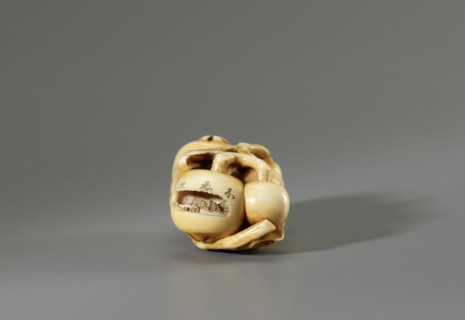 Netsuke in the shape of a twig with biwa loquat fruits, Gyokuhôsai Yamada Bunjiro, active in Edo,