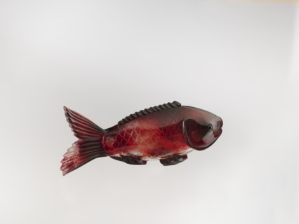 Snuffbox, carved with carp fish, Chinese, Qing dynasty 1644–1911, glass stained purple with gold