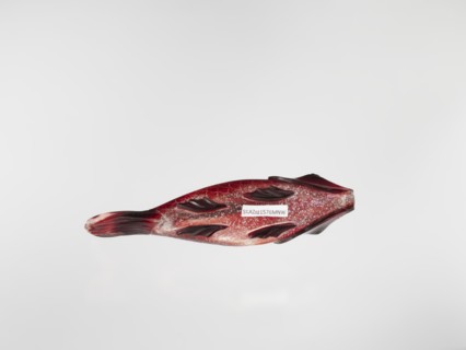 Snuffbox, carved with carps fish, Chinese, Qing dynasty 1644–1911, glass stained purple with gold