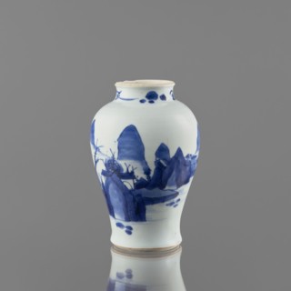 Meiping-type vase, ceramics, Meiping vessel type, blue and white porcelain, Qing style 1644–1911,