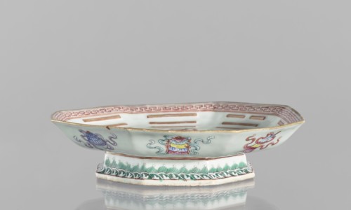 Platter, ceramics, colored porcelain, Qing dynasty Tongzhi period, 1862–1874, Chinese, diameter 24