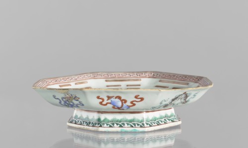 Platter, ceramics, colored porcelain, Qing dynasty, Tongzhi period 1862–1874, Chinese, decorated