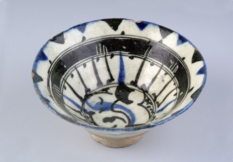 Bowl, Islamic art, Arabic, Ayyubid dynasty 1171–1341, ceramics, Arabic ceramics, Middle Eastern