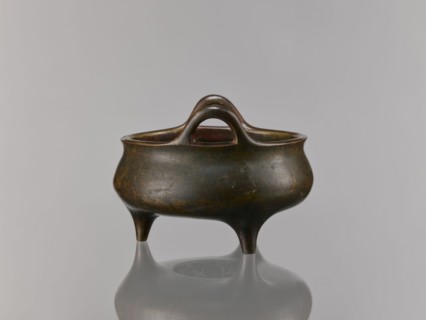 Li-type incense burner, incense burner in bronze, Chinese ceremonial vessel with dragon
