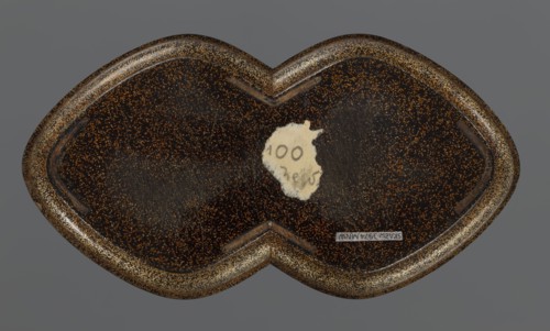 Tray, lacquerware, Japanese art; tray with asymmetrical decoration of an old plum tree trunk with