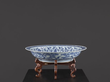 Platter on stand, Blue-and-white porcelain, Qing dynasty, Yongzheng period 1723–1735. The platter