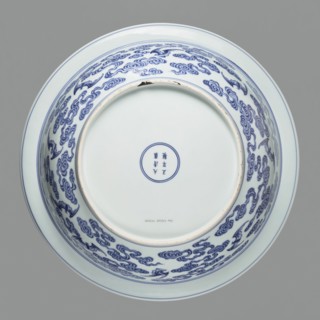 Platter on stand, blue-and-white porcelain, Qing dynasty, Yongzheng period 1723–1735. The platter