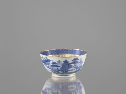 Teapot, ceramics, blue-and-white porcelain, Qing dynasty 19th century, 1644–1912, Chinese,