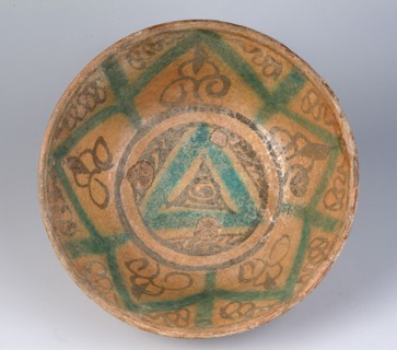 Bowl, Islamic art, Arabic culture, ceramic bowl with geometric ornament; decoration on the inner