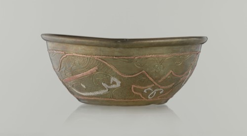 Bowl, Islamic art, Arabic culture, arabesque ornament, calligraphy, Arabic inscriptions, geometric
