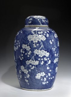 Ginger vessel with lid, Chinese, Qing dynasty, Kangxi period 1662–1722. Porcelain spice vessel