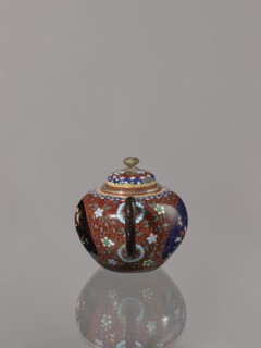 Teapot kyûsu with lid, butterflies, plant motifs, Japanese culture, birds, plum trees, Meiji