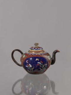 Teapot kyûsu with lid;, Cloisonné enamel; ca. 1906–1908 Meiji 39–41, Kyoto, Japan. Height 10.0 cm,