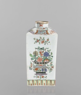 Bottle, 18th century, China. Porcelain vessel, height 25.3 cm, width 10.8 cm, depth 10.8 cm.