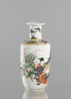 Vase, gift; Chinese; Qing dynasty 1644–1911; 19th century; colored porcelain with figurative scenes