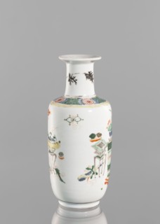 Vase, gift; Chinese; Qing dynasty 1644–1911; ceramics, colored porcelain with hundred antiquities