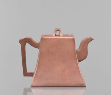 Teapot with a lid; maker, ; used for tea; Harbin, China; ceramics; Chinese art; Chinese culture;