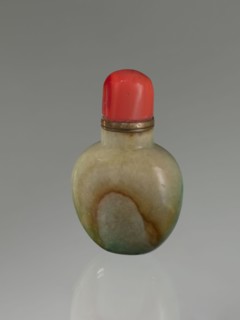 Snuffbox with spoon, Chinese, Qing dynasty 1644–1911, 19th century, moon bottle form, vessel;