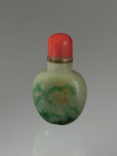 Snuffbox with spoon, Chinese, Qing dynasty 1644–1911, 19th century, moon bottle form, vessel,