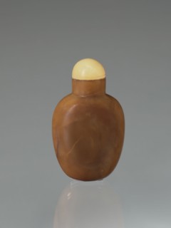 Snuffbox, gift; Chinese; Qing dynasty 1644–1911, 19th century; vessel; height 6.8 cm, width 4.0 cm,