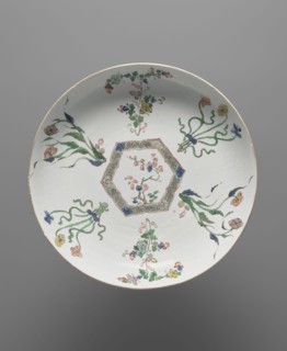 Platter, Chinese, Qing dynasty 1644–1911, 19th century; colored porcelain with floral decorations