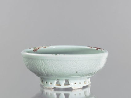 Bowl on an openwork foot. Chinese, Qing dynasty, Yongzheng period 1723–1735. Colored porcelain