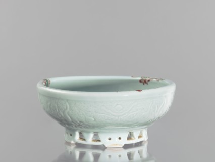 Bowl on an openwork foot; Chinese colored porcelain decorative vessel depicting fish, carps, and