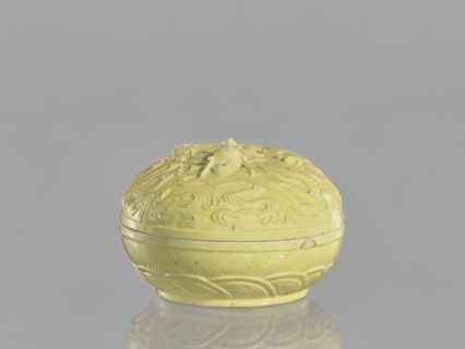 Box with a lid, Kangxi style, ceramics, Qing dynasty 1644–1911, Kangxi period 1662–1722, 18th
