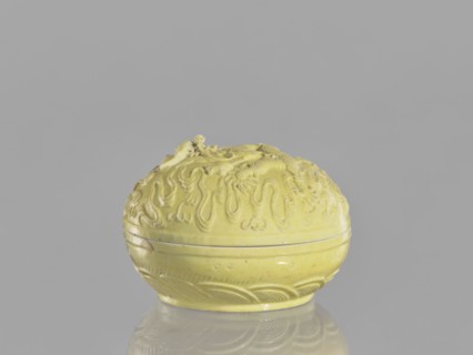 Box with a lid, Kangxi style, ceramics, Qing 1644–1911, Kangxi period 1662–1722, 18th century