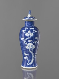 Meiping vase with cover, meiping vessel type, cover, blue and white porcelain, China, 17th–18th