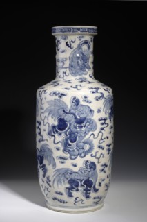 Tall bang chui vase, Chinese, Qing dynasty Kangxi period, 1662–1722, 17th century. Blue-and-white