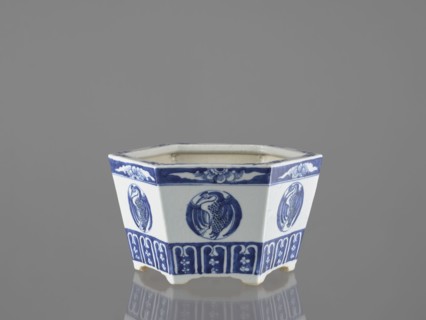 Flowerpot, Chinese, Qing dynasty 1644–1911, blue-and-white porcelain jardinnière decorated with