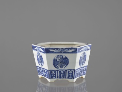 Flowerpot, Chinese, Qing 1644–1911, 18th/19th century. Blue-and-white porcelain jardinnière with