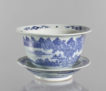 Flowerpot on base, Chinese, Qing dynasty 1644–1911, blue-and-white porcelain jardinière with