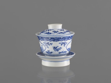 Bowl on a base with a lid, ceramics, blue and white porcelain, Chinese art, female images, figural