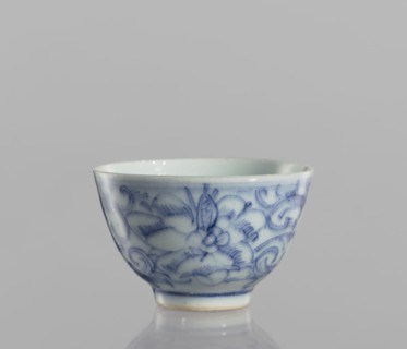 Bowl, blue-and-white porcelain, ceramics, Chinese, 19th century, floral ornament, vessel, height 4