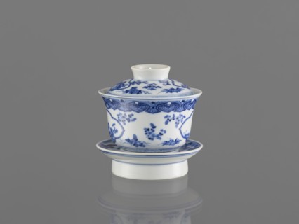 Bowl on a base with a lid, ceramic blue-and-white porcelain, Chinese, figural decorations depicting