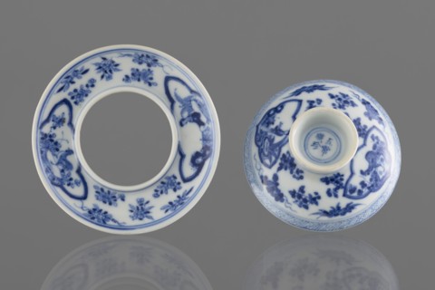 Bowl on a base with a lid;, Blue-and-white porcelain vessel, 19th century, South China, China.
