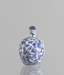Snuffbox with spoon;, ; Chinese; 19th century; blue-and-white porcelain; plant ornaments with