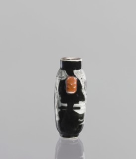 Flask - snuffbox, Chinese, ceramics; flask with figurative genre scenes of horses and riders; Qing