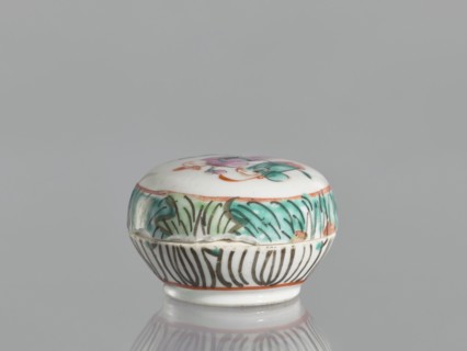 Box with a lid, Chinese, colored porcelain with figural scenes, 19th century, vessel, height 4.6