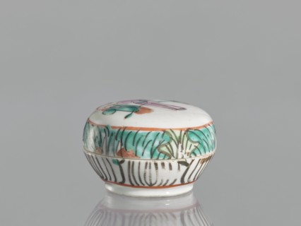 Box with a lid, Chinese, 19th century, colored porcelain box with figural scenes, vessel, height 4