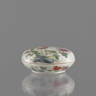 Lidded box, Chinese, colored porcelain decorated with pomegranates, chrysanthemums and peonies,