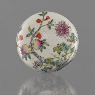 Lidded box, Chinese, colored porcelain decorated with pomegranates, chrysanthemums and peonies in