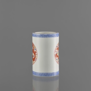 Brush vessel, Chinese, 19th century, ceramics, decorated with dragons and meander ornament,