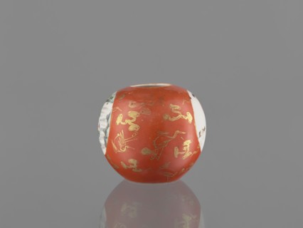 Vase, Chinese, Qing dynasty 1644–1911, early 19th century. Porcelain vessel jug with birds, female